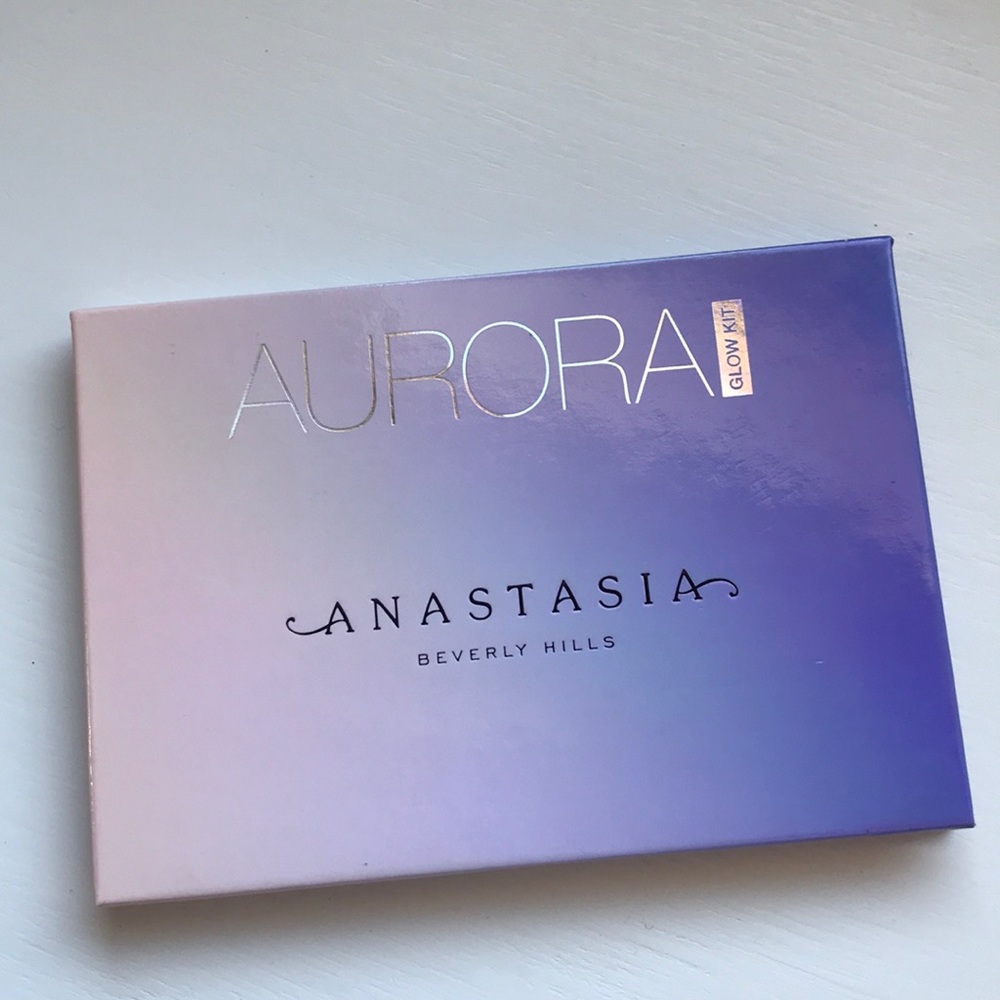 Anastasia Aurora glow kit